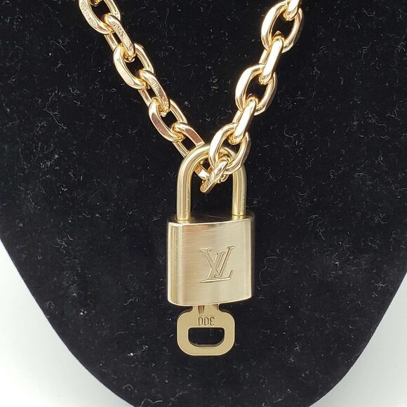 100% Auth Louis Vuitton Lock & Key with Unbranded Gold Plated Chain Necklace - Picture 4 of 8
